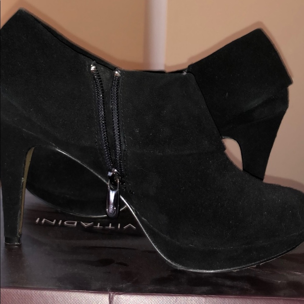 Adrienne Vittadini Platform suede booties